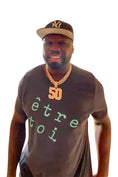Load image into Gallery viewer, Cari – 50 Cent Etre Toi Tee (tmavě šedý dělený lem)
